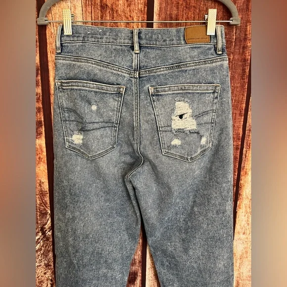 American Eagle Outfitters | Distressed Highest Rise 90’s Boyfriend Jeans - Picture 5 of 12